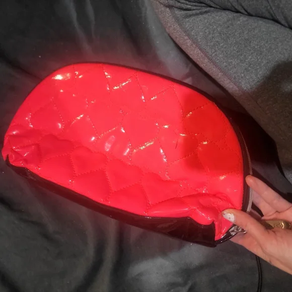 Betsry johnson - Picture 2 of 2